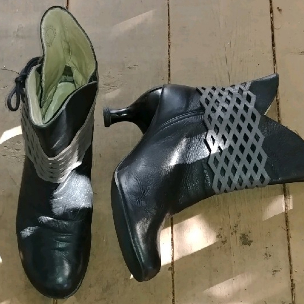 Fluevog Bellevue Inez Sexton booties - Picture 1 of 11